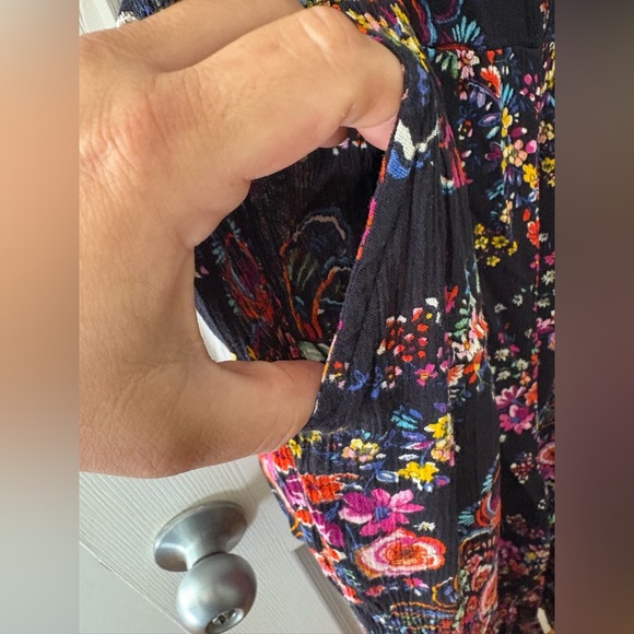 Patrons of Peace black floral wide leg crop jumpsuit size medium - Picture 7 of 15